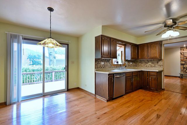 8039 Geneva Street, Woodridge, IL 60517