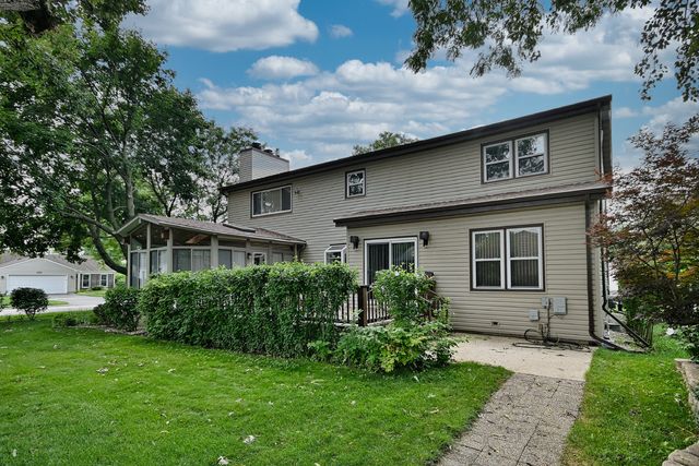 8039 Geneva Street, Woodridge, IL 60517