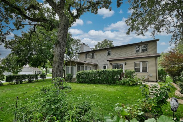 8039 Geneva Street, Woodridge, IL 60517