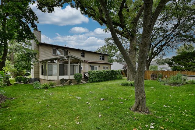 8039 Geneva Street, Woodridge, IL 60517