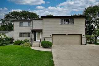 8039 Geneva Street, Woodridge, IL 60517