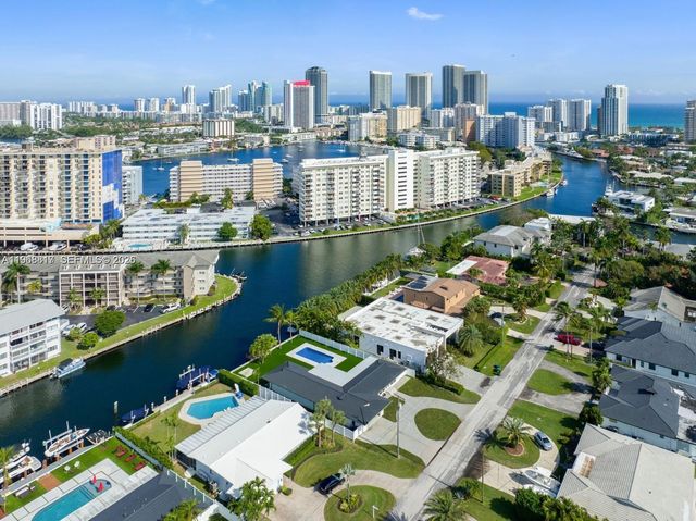 430 Tamarind Dr, Hallandale Beach, FL 33009