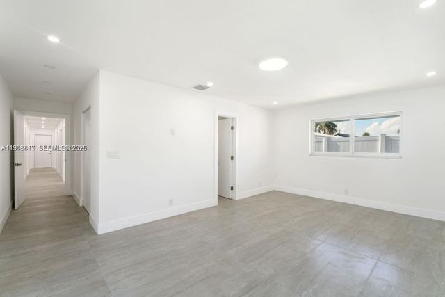 430 Tamarind Dr, Hallandale Beach, FL 33009