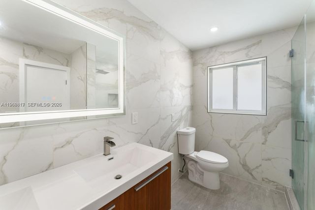 430 Tamarind Dr, Hallandale Beach, FL 33009