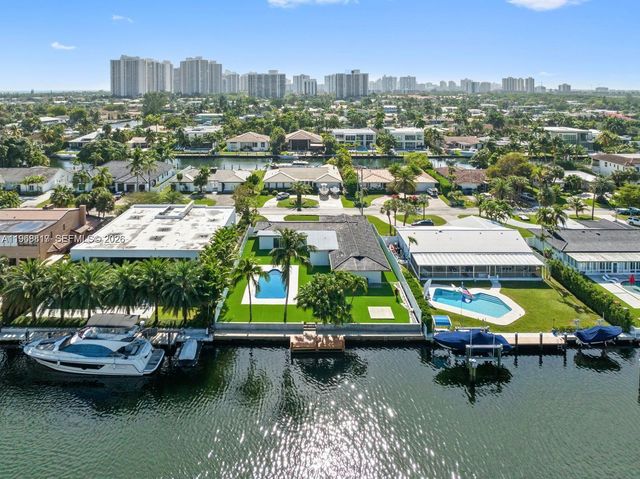 430 Tamarind Dr, Hallandale Beach, FL 33009