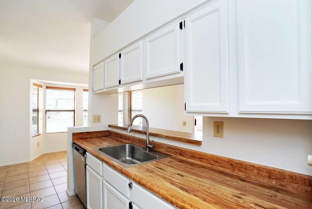 5241 W Eaglestone Loop, Tucson, AZ 85742