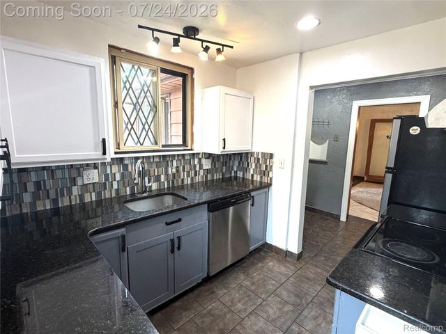 8215 Bramell, Detroit, MI 48239