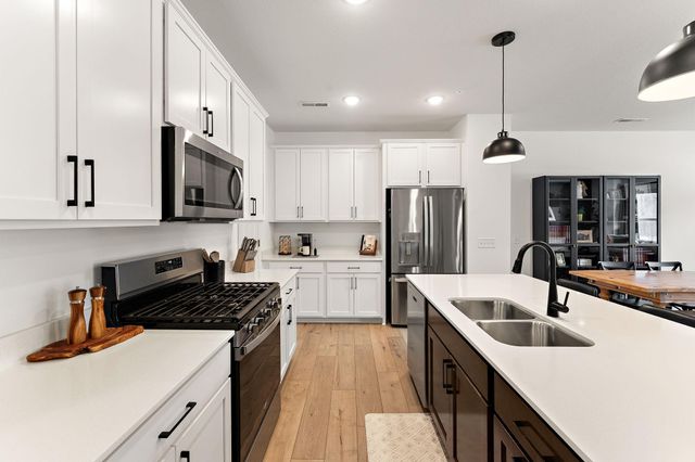 14436 Twin Lakes Circle, Burnsville, MN 55306