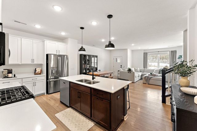 14436 Twin Lakes Circle, Burnsville, MN 55306