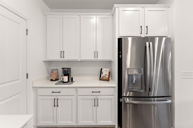 14436 Twin Lakes Circle, Burnsville, MN 55306