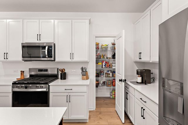 14436 Twin Lakes Circle, Burnsville, MN 55306