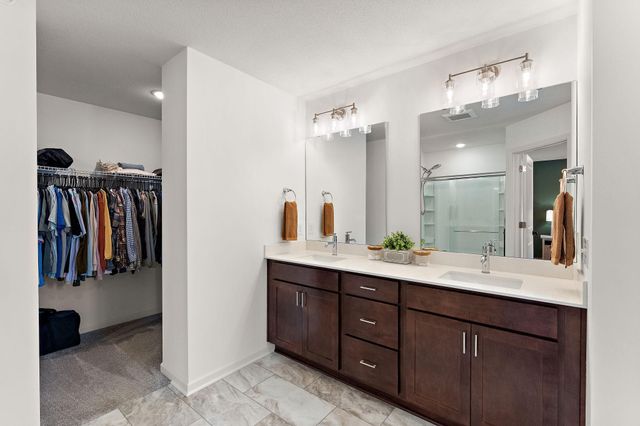 14436 Twin Lakes Circle, Burnsville, MN 55306