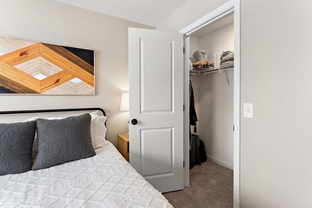 14436 Twin Lakes Circle, Burnsville, MN 55306