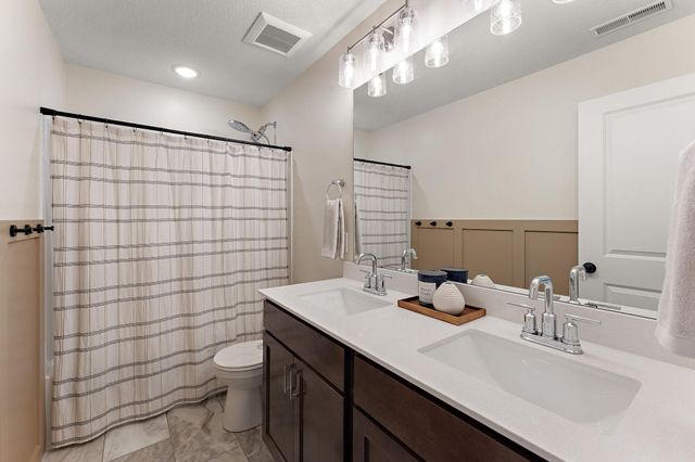 14436 Twin Lakes Circle, Burnsville, MN 55306