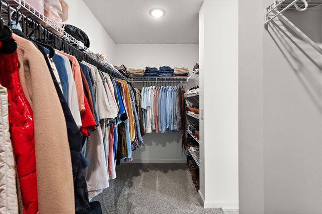 14436 Twin Lakes Circle, Burnsville, MN 55306