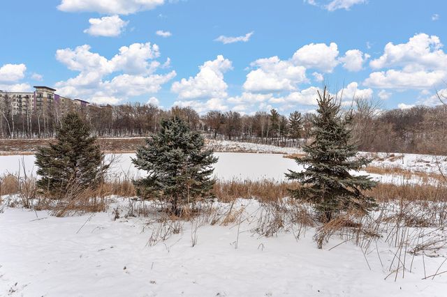 14436 Twin Lakes Circle, Burnsville, MN 55306