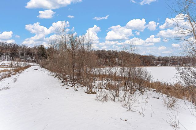 14436 Twin Lakes Circle, Burnsville, MN 55306