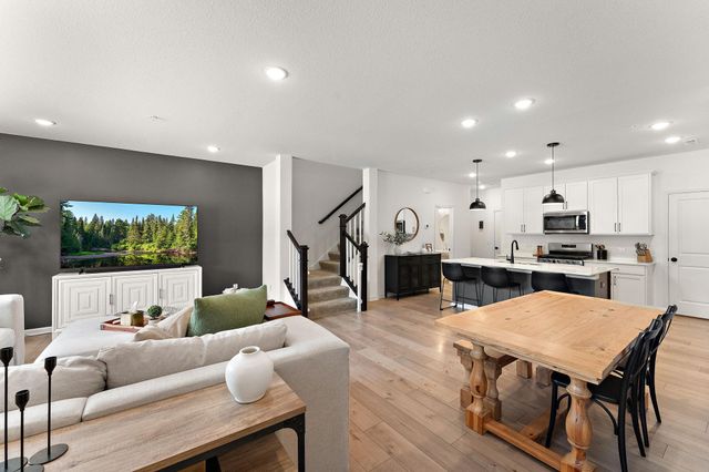 14436 Twin Lakes Circle, Burnsville, MN 55306