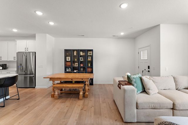 14436 Twin Lakes Circle, Burnsville, MN 55306