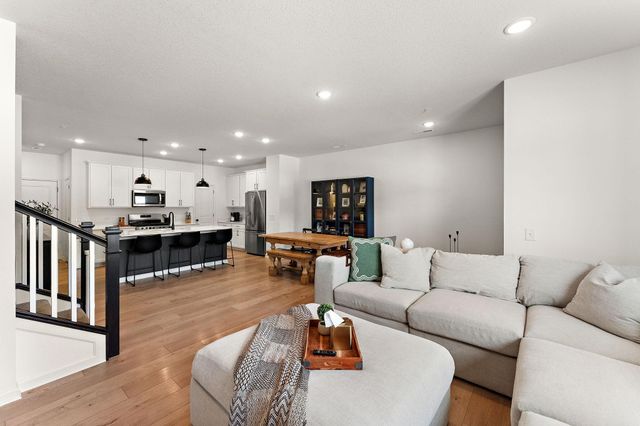 14436 Twin Lakes Circle, Burnsville, MN 55306