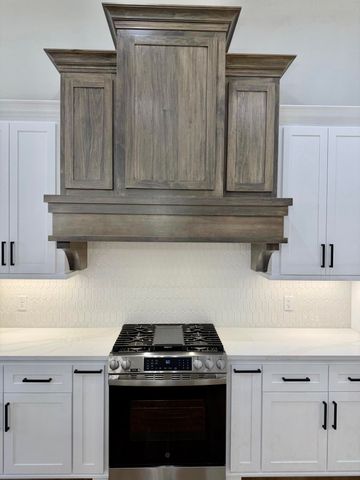 3921 E Woodhue Street, Springfield, MO 65802