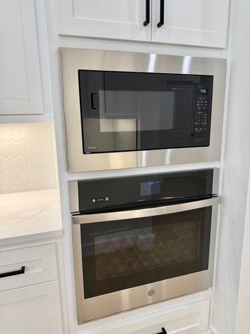 3921 E Woodhue Street, Springfield, MO 65802