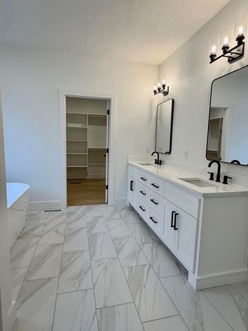 3921 E Woodhue Street, Springfield, MO 65802