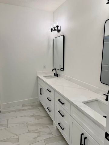 3921 E Woodhue Street, Springfield, MO 65802