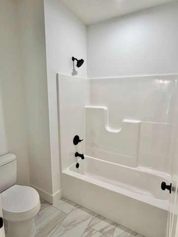 3921 E Woodhue Street, Springfield, MO 65802