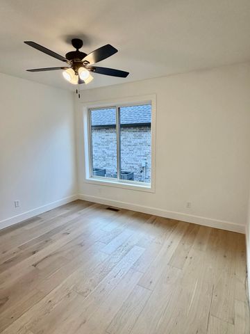 3921 E Woodhue Street, Springfield, MO 65802