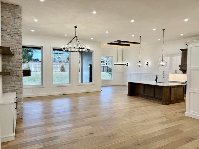 3921 E Woodhue Street, Springfield, MO 65802