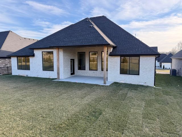 3921 E Woodhue Street, Springfield, MO 65802