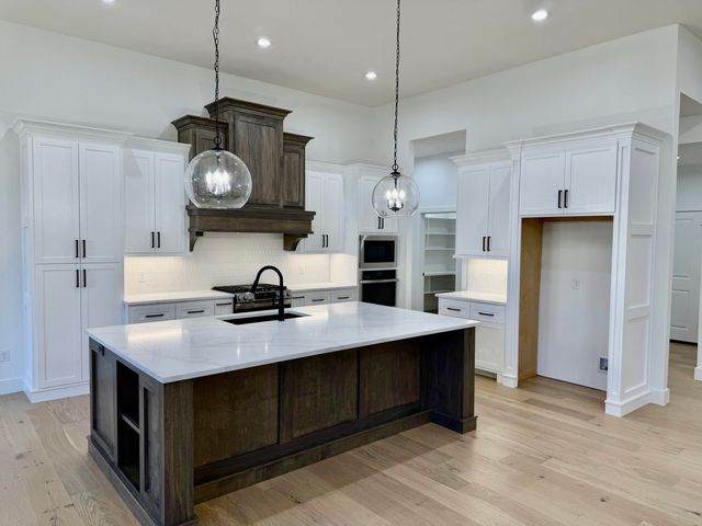 3921 E Woodhue Street, Springfield, MO 65802