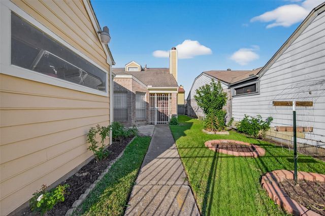 11866 Plumbrook Drive, Houston, TX 77099