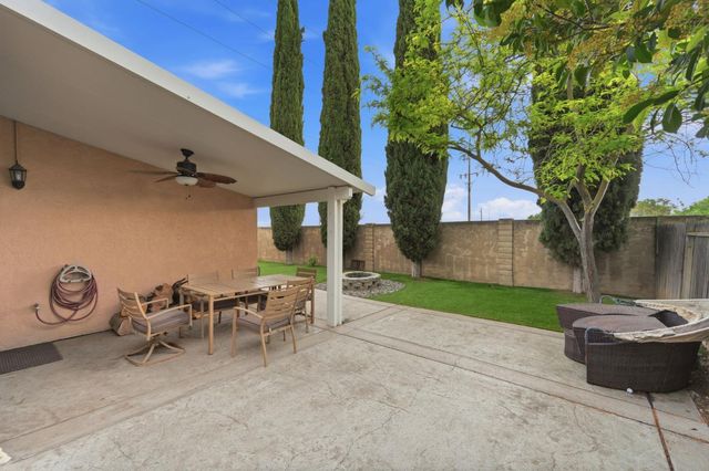 592 Charlemagne Ln, Tracy, CA 95376