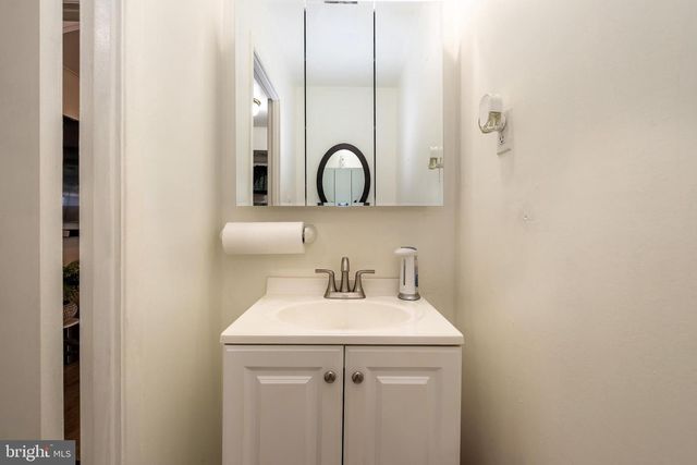 27 EAST LN, Willingboro, NJ 08046
