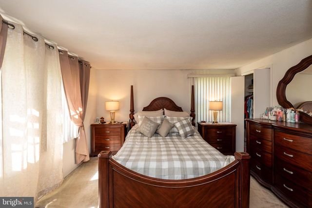 27 EAST LN, Willingboro, NJ 08046