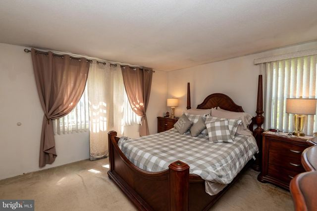 27 EAST LN, Willingboro, NJ 08046