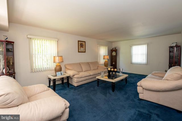 27 EAST LN, Willingboro, NJ 08046