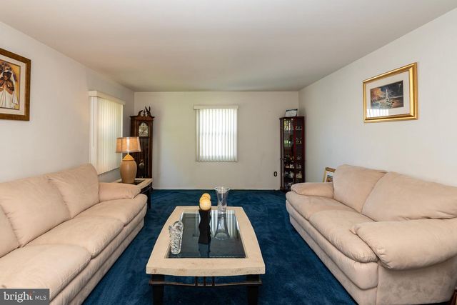 27 EAST LN, Willingboro, NJ 08046