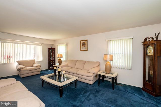 27 EAST LN, Willingboro, NJ 08046