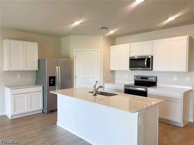 1321 NE 9th ST, Cape Coral, FL 33909