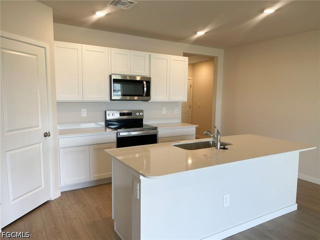 1321 NE 9th ST, Cape Coral, FL 33909