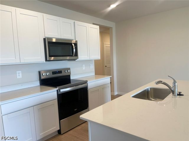 1321 NE 9th ST, Cape Coral, FL 33909