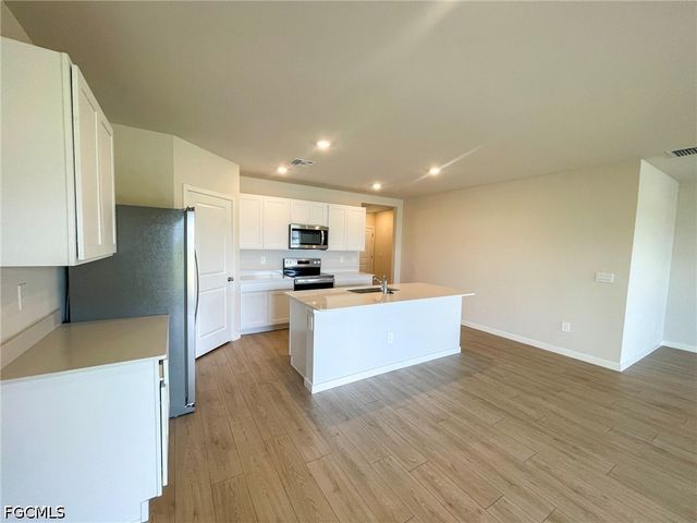 1321 NE 9th ST, Cape Coral, FL 33909