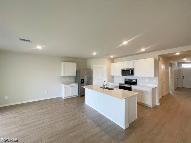 1321 NE 9th ST, Cape Coral, FL 33909