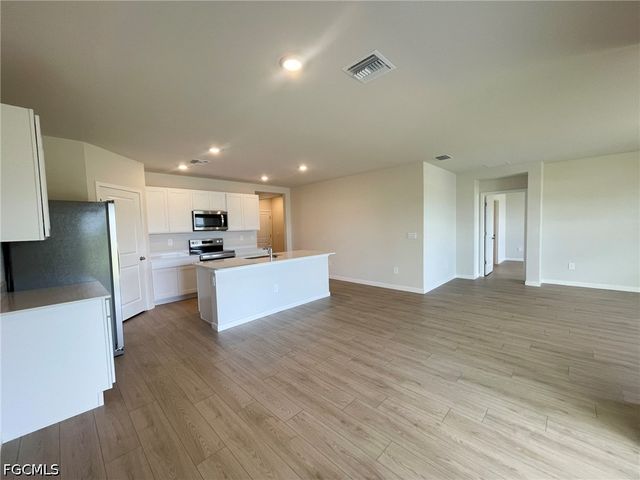 1321 NE 9th ST, Cape Coral, FL 33909