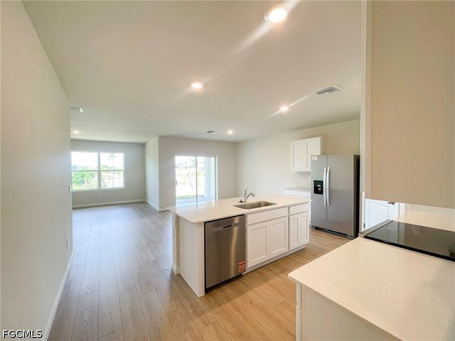 1321 NE 9th ST, Cape Coral, FL 33909