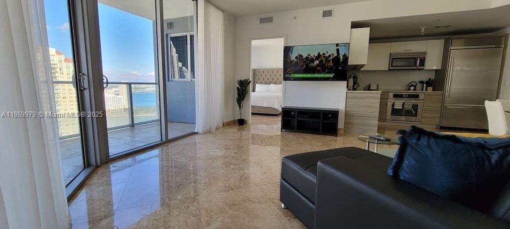 1300 Brickell Bay Dr 3007, Miami, FL 33131