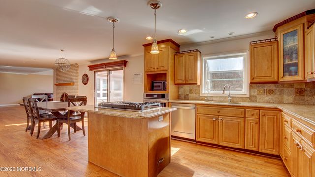 42 Daum Road, Manalapan, NJ 07726